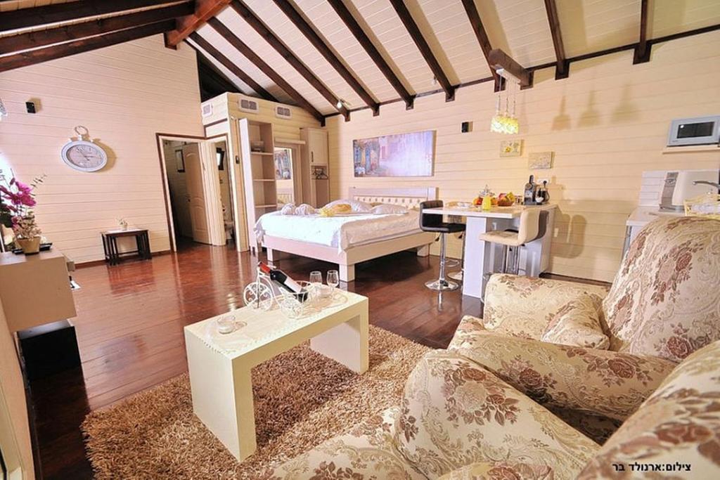 Between Sunrise And Sunset Suites Ya'ara Экстерьер фото